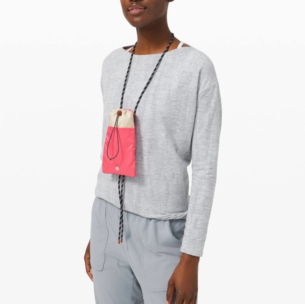 NWT Lululemon Play Forward Crossbody Pouch